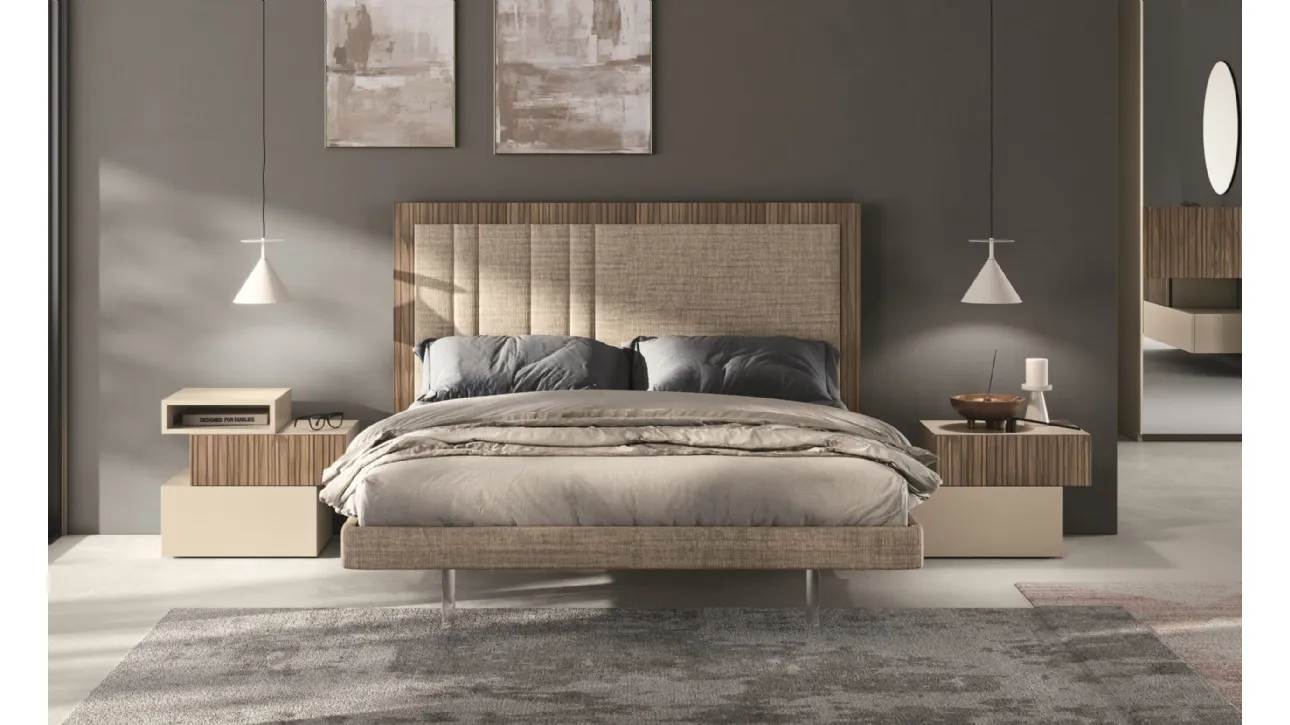 Letto Bepop con testiera imbottita su boiserie in legno di Euro Design