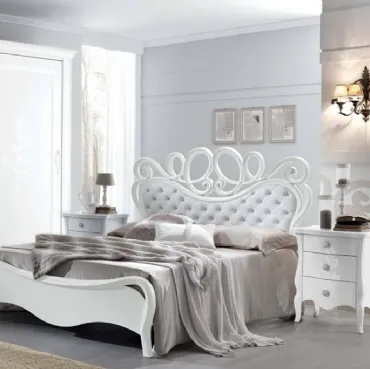 Letto laccato Bianco con testiera lavorata in ecopelle Dafne di Euro Design