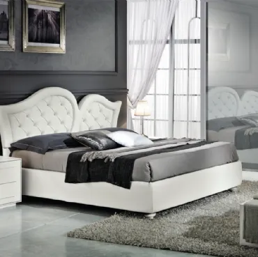 Letto con testiera lavorata che gioca con le forme King di Euro Design