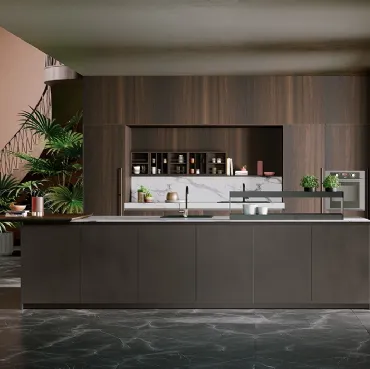 Cucina Design con isola K105 04 in Rovere e finitura metallo liquido di Zecchinon Cucine